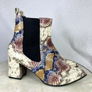 Snakeskin Print Ankle Boots Womens Sz 8.5 Gray Blue Point Toe Heel Chelsea Boots